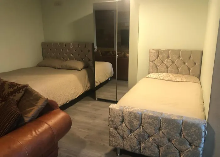 Treetops Flat4 Hall Green B28