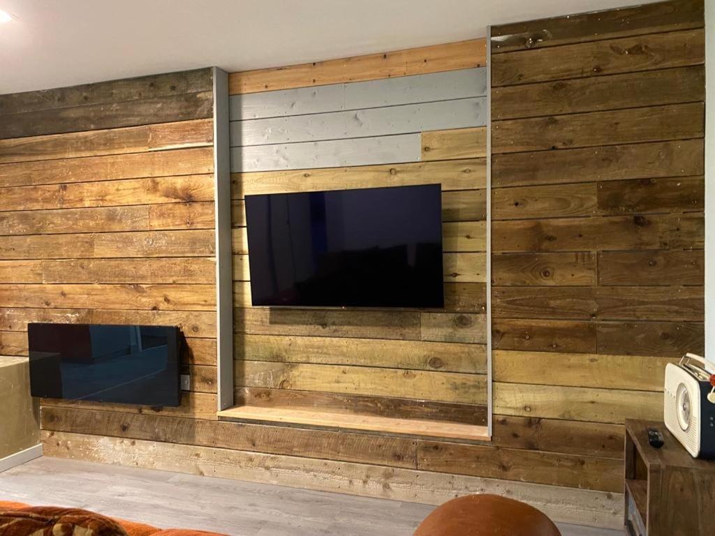 Apartment Treetops Flat4 Hall B28