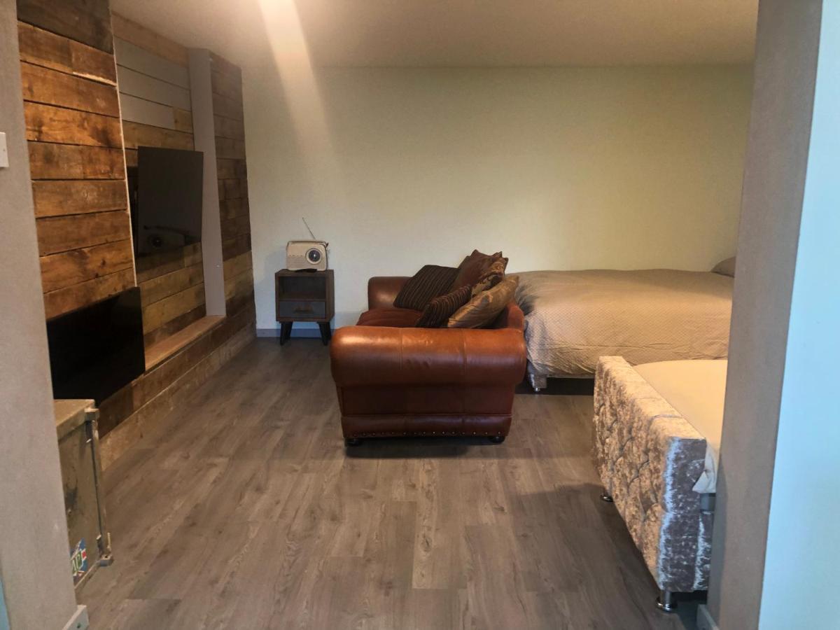 Treetops Flat4 Hall B28 Apartment Birmingham